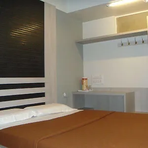 Lodge Mannars Residency